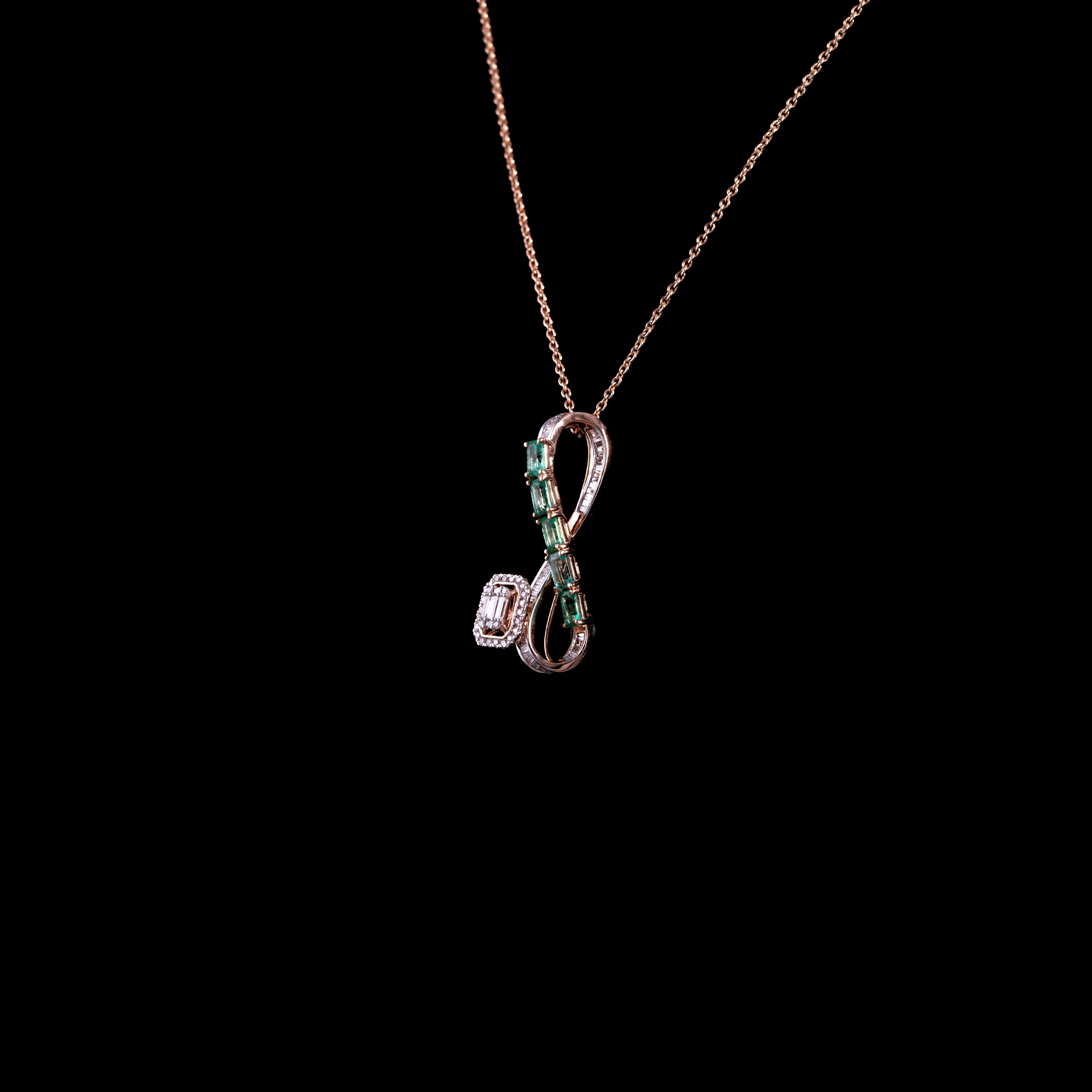 Loop Me In Emerald Pendant