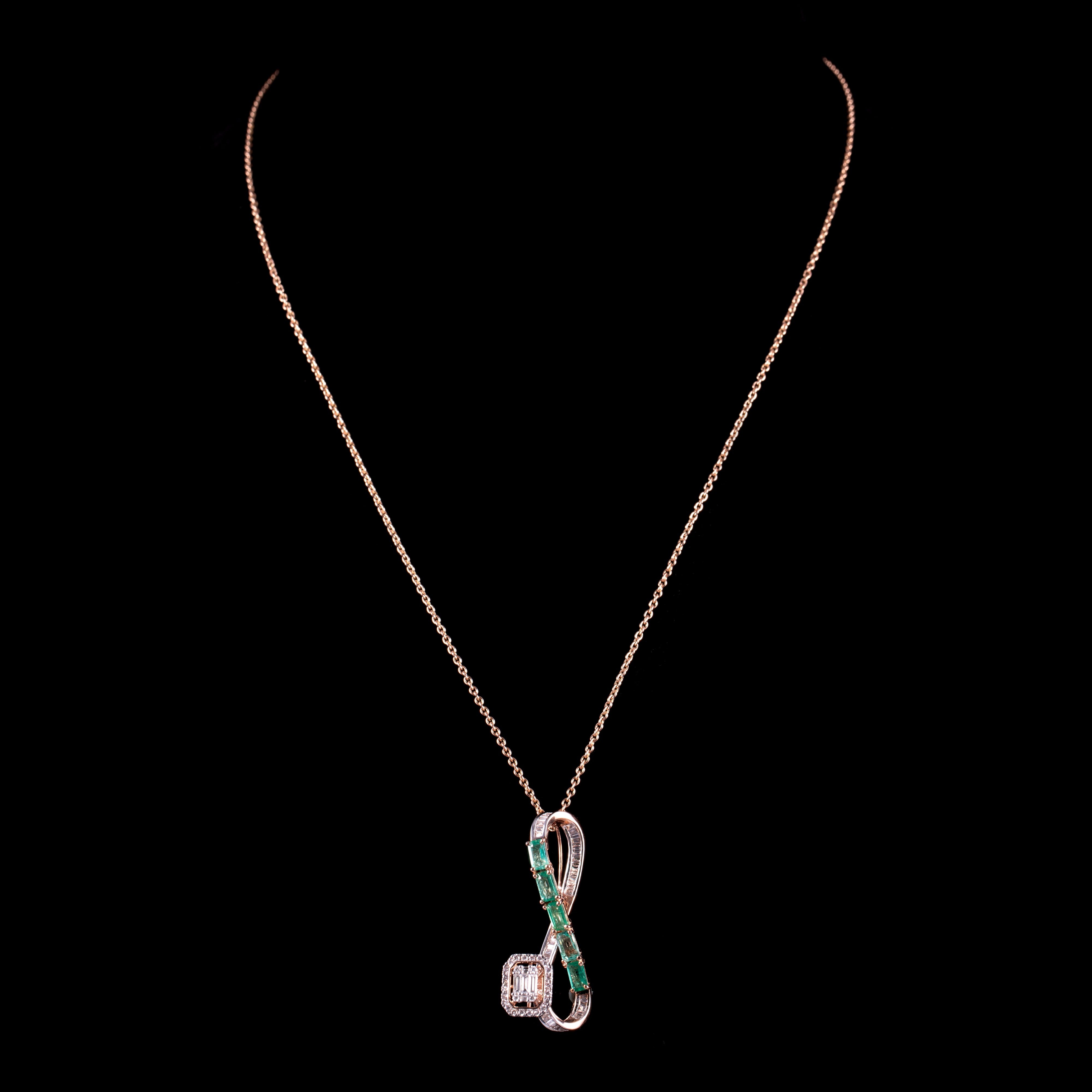 Loop Me In Emerald Pendant